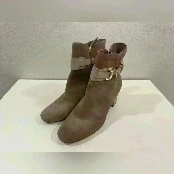 Joan‎ & David Women’s Suede Leather Tan Color Ankle Booties Size 9.5 - Picture 4 of 13
